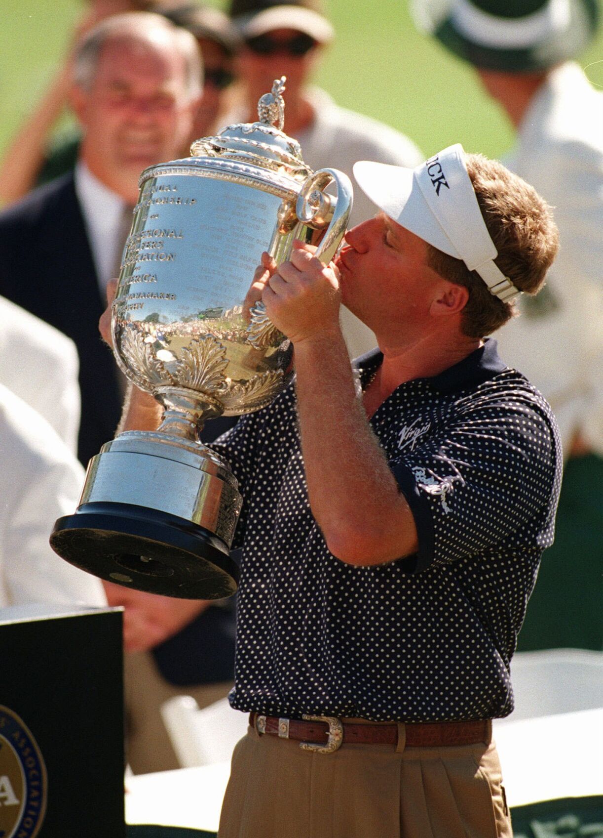 1995: Steve Elkington birdies sudden-death playoff to win PGA Championship